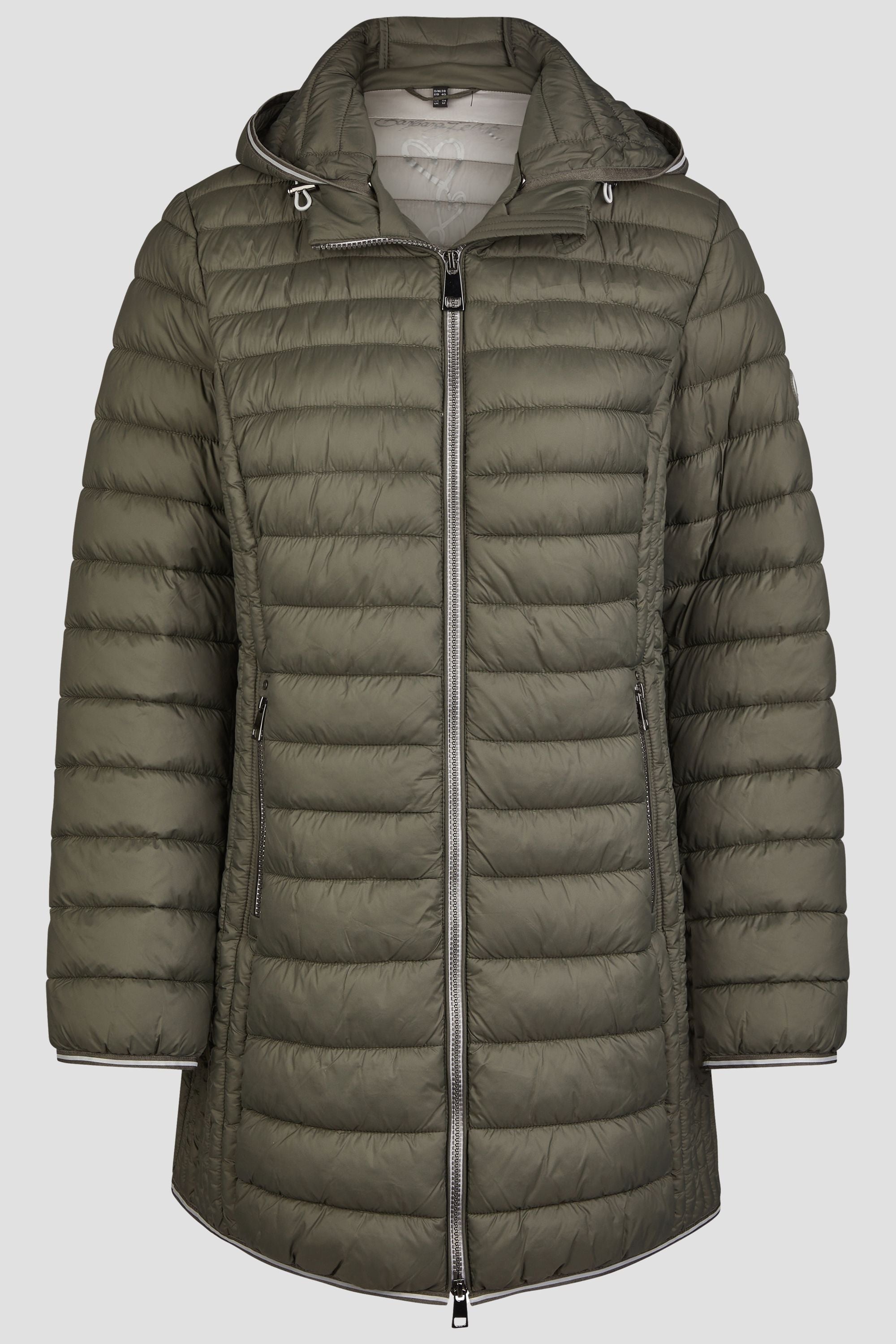 Lange Damen Steppjacke in Grün mit Kapuze und Stehkragen.